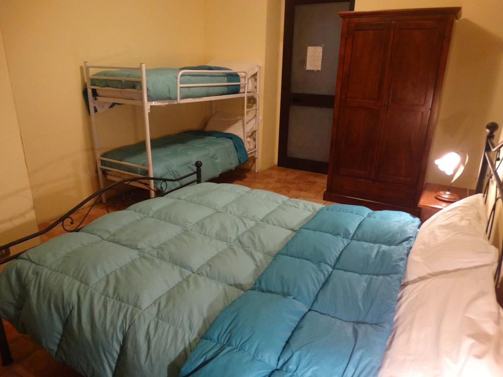 Agriturismo La Terrazza Valfabbrica Phòng bức ảnh